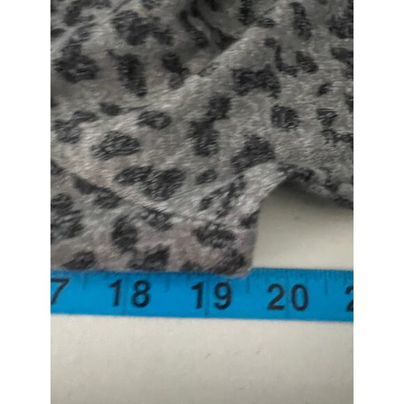 Lucky Brand Women's Leopard Crew Pullover Sweater Stretch Gray Size S/P - Picture 7 of 8